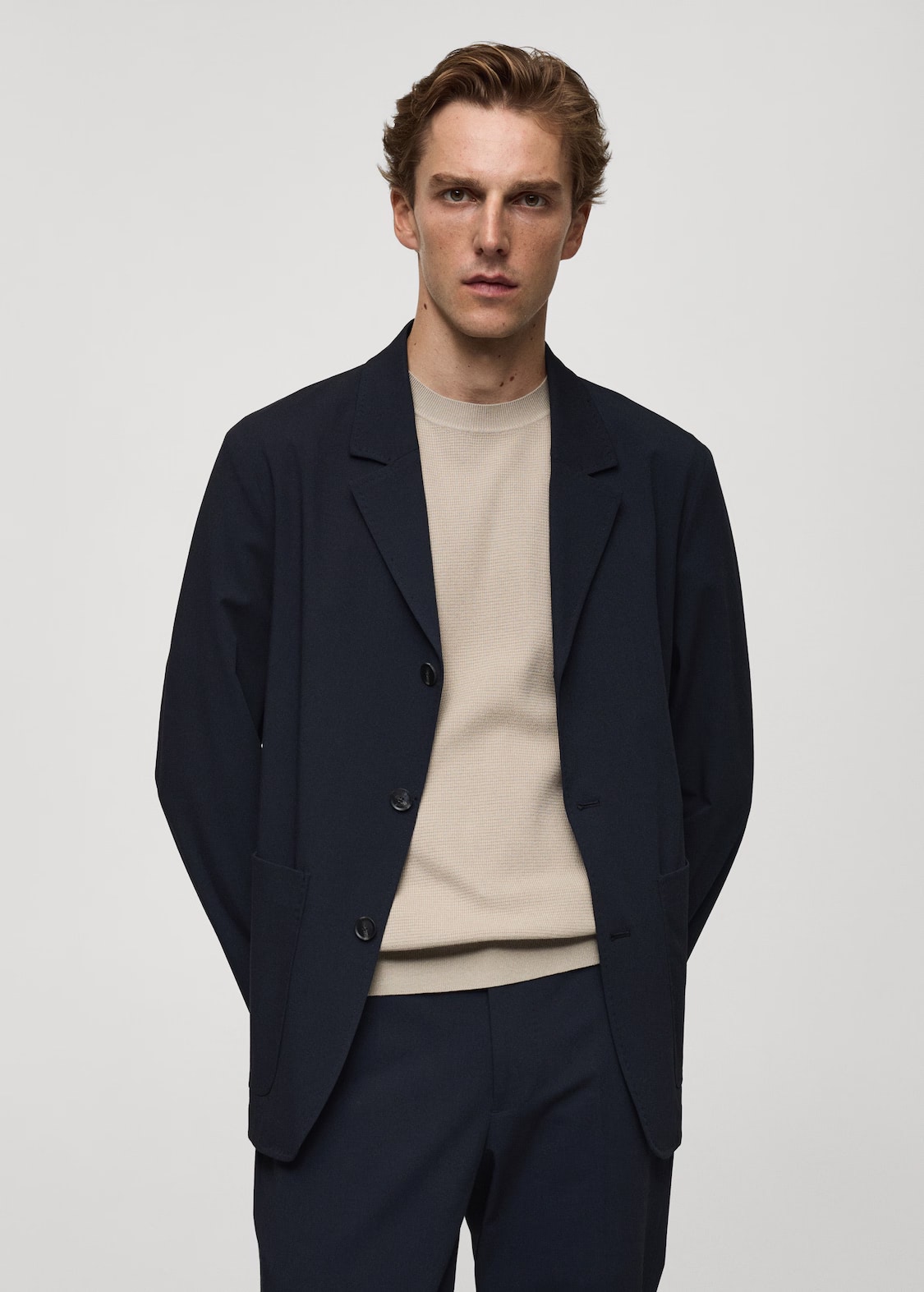 Slim-fit suit jacket with pockets